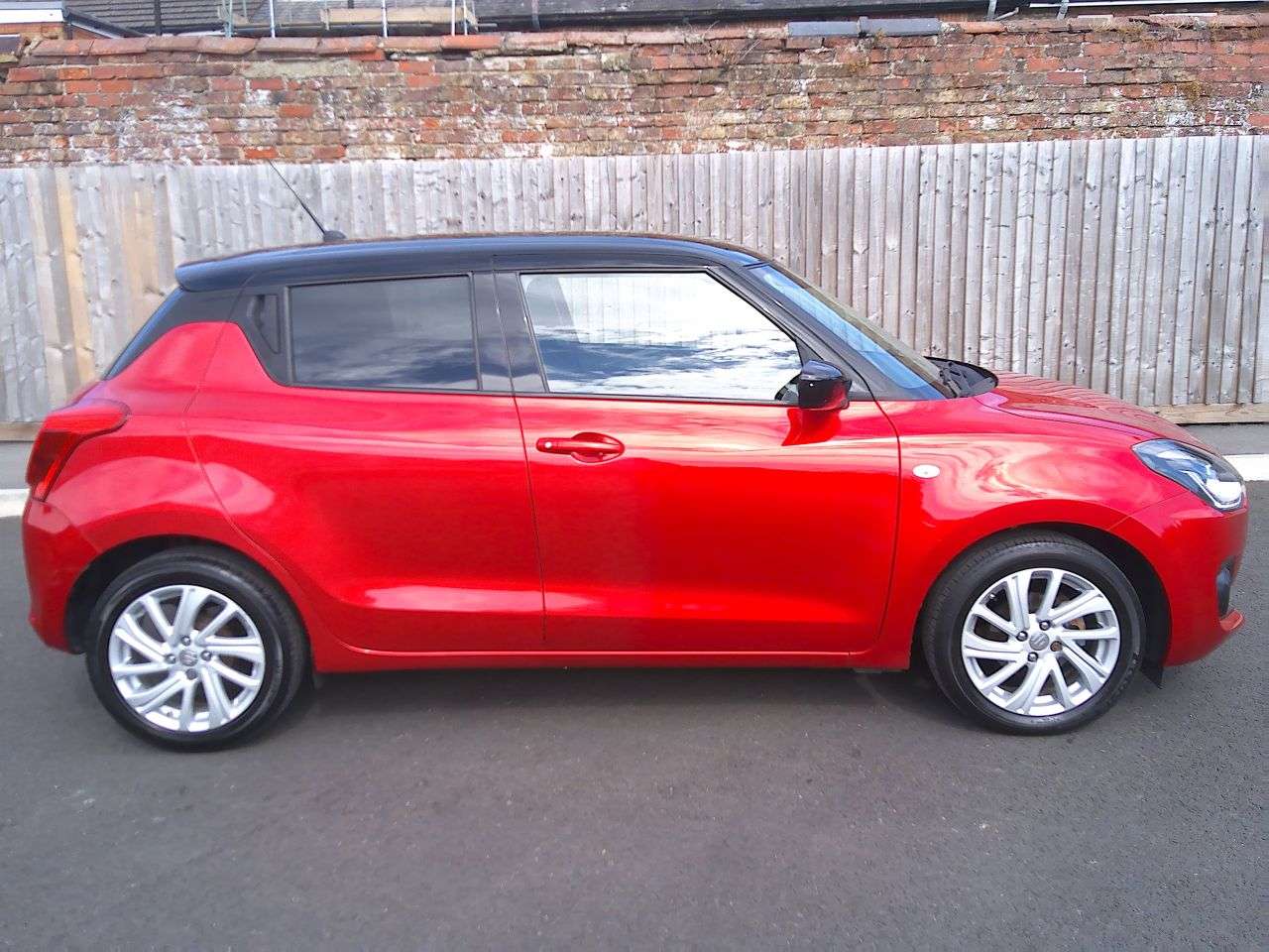 A 2021 SUZUKI SWIFT 1.2 Dualjet MHEV SZ-T Hatchback 5dr Petrol Hybrid CVT Euro 6 (s/s) (83 ps) A 2021 SUZUKI SWIFT 1.2 Dualjet MHEV SZ-T Hatchback 5dr Petrol Hybrid CVT Euro 6 (s/s) (83 ps)