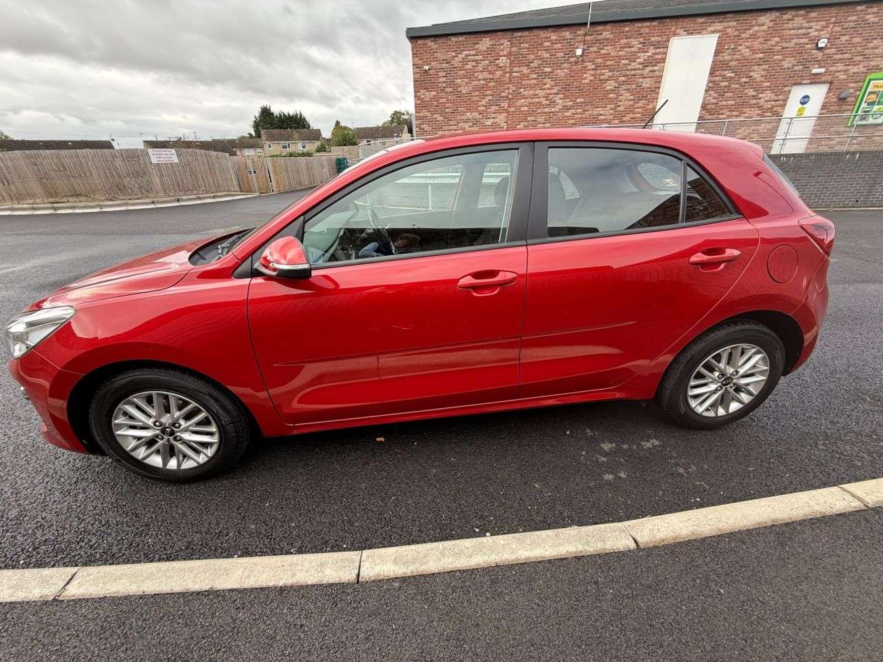 A 2020 KIA RIO 1.25 2 Hatchback 5dr Petrol Manual Euro 6 (s/s) (83 bhp) 7 SERVICE STAMPS+C A 2020 KIA RIO 1.25 2 Hatchback 5dr Petrol Manual Euro 6 (s/s) (83 bhp) 7 SERVICE STAMPS+C