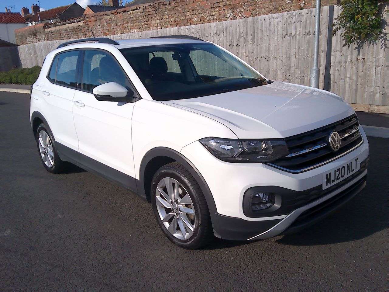 A 2020 VOLKSWAGEN T-CROSS 1.0 TSI SE SUV 5dr Petrol Manual Euro 6 (s/s) (95 ps) SERVICE,12M MOT & 6M A 2020 VOLKSWAGEN T-CROSS 1.0 TSI SE SUV 5dr Petrol Manual Euro 6 (s/s) (95 ps) SERVICE,12M MOT & 6M