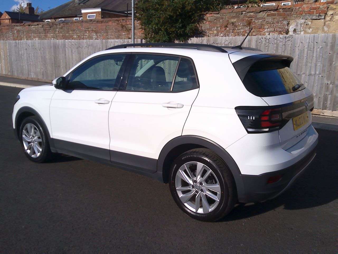 A 2020 VOLKSWAGEN T-CROSS 1.0 TSI SE SUV 5dr Petrol Manual Euro 6 (s/s) (95 ps) SERVICE,12M MOT & 6M A 2020 VOLKSWAGEN T-CROSS 1.0 TSI SE SUV 5dr Petrol Manual Euro 6 (s/s) (95 ps) SERVICE,12M MOT & 6M