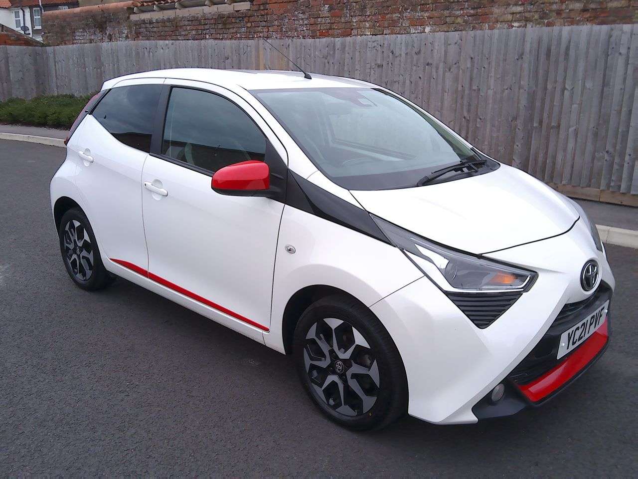 A 2021 TOYOTA AYGO 1.0 VVT-i x-trend Hatchback 5dr Petrol Manual Euro 6 (Safety Sense) (71 ps) A 2021 TOYOTA AYGO 1.0 VVT-i x-trend Hatchback 5dr Petrol Manual Euro 6 (Safety Sense) (71 ps)