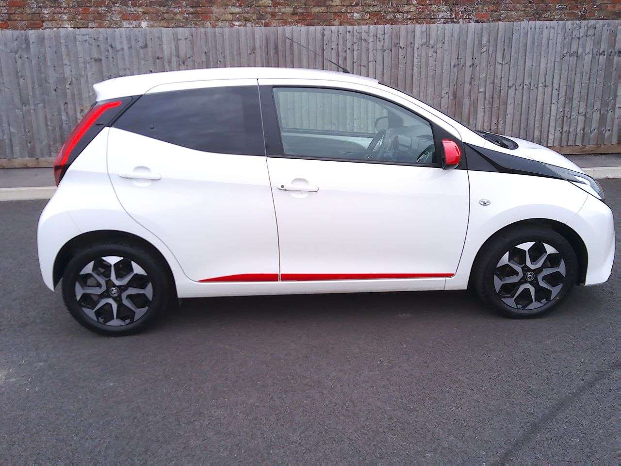 2021 TOYOTA AYGO 2021 TOYOTA AYGO