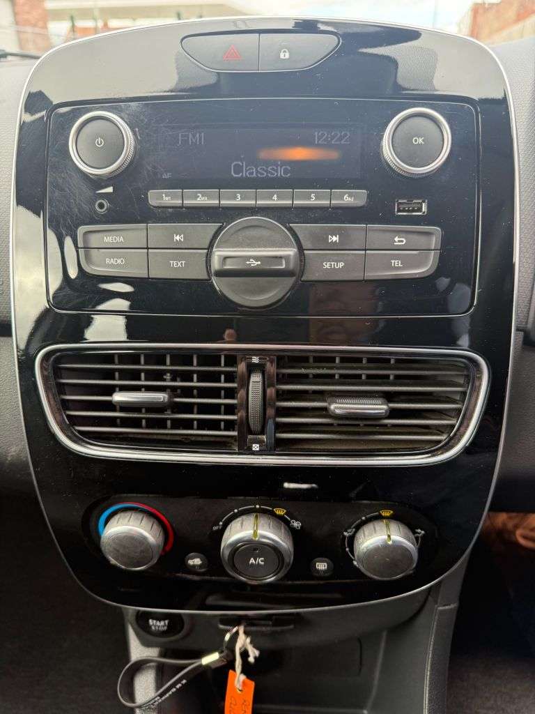 2017 RENAULT CLIO 2017 RENAULT CLIO