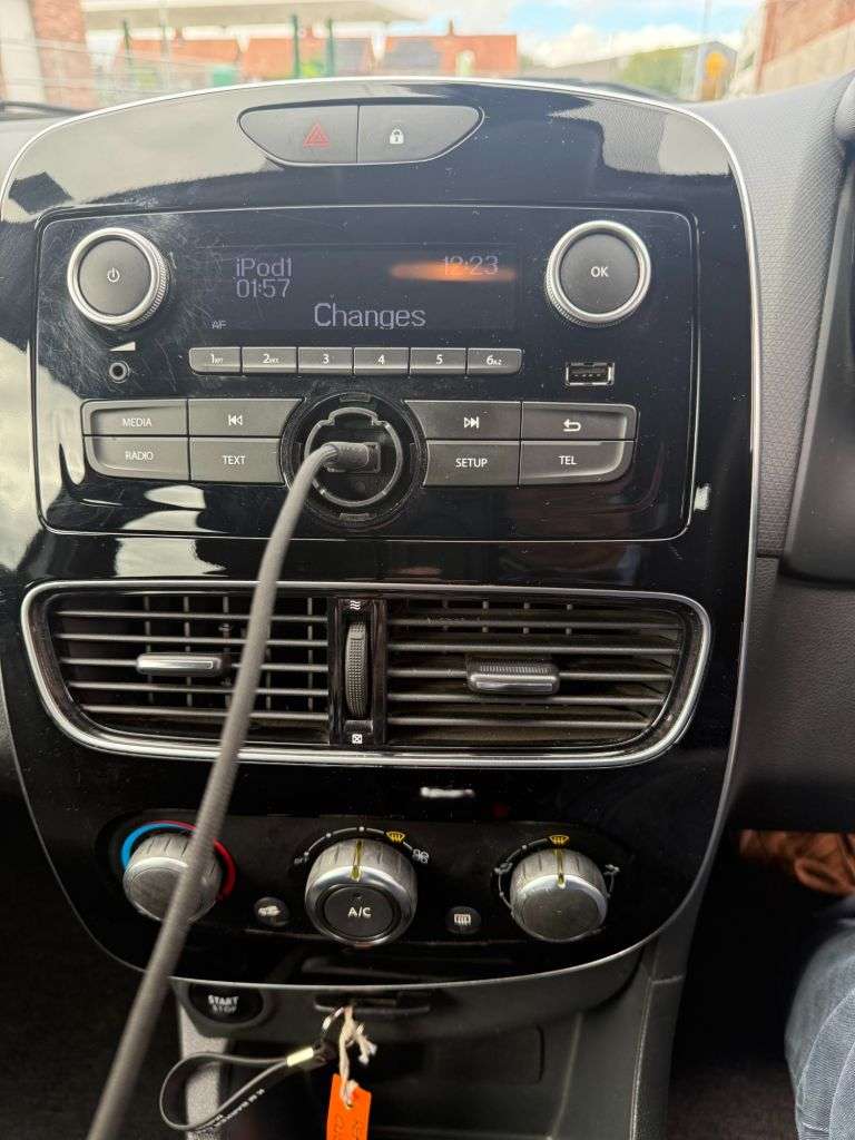 2017 RENAULT CLIO 2017 RENAULT CLIO