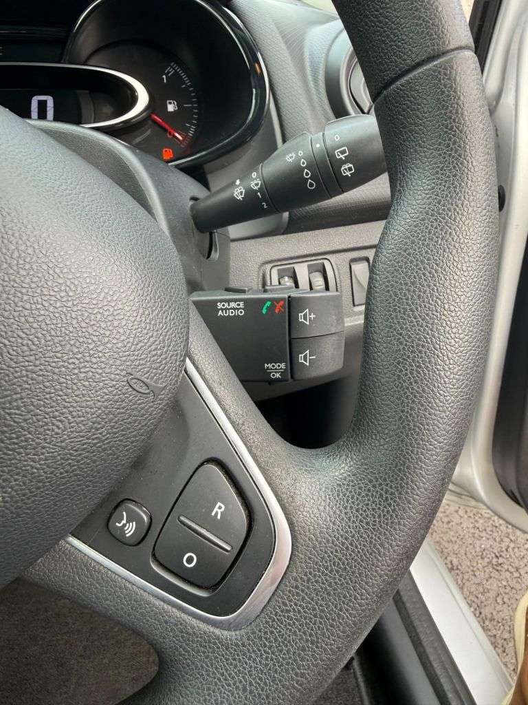 2017 RENAULT CLIO 2017 RENAULT CLIO