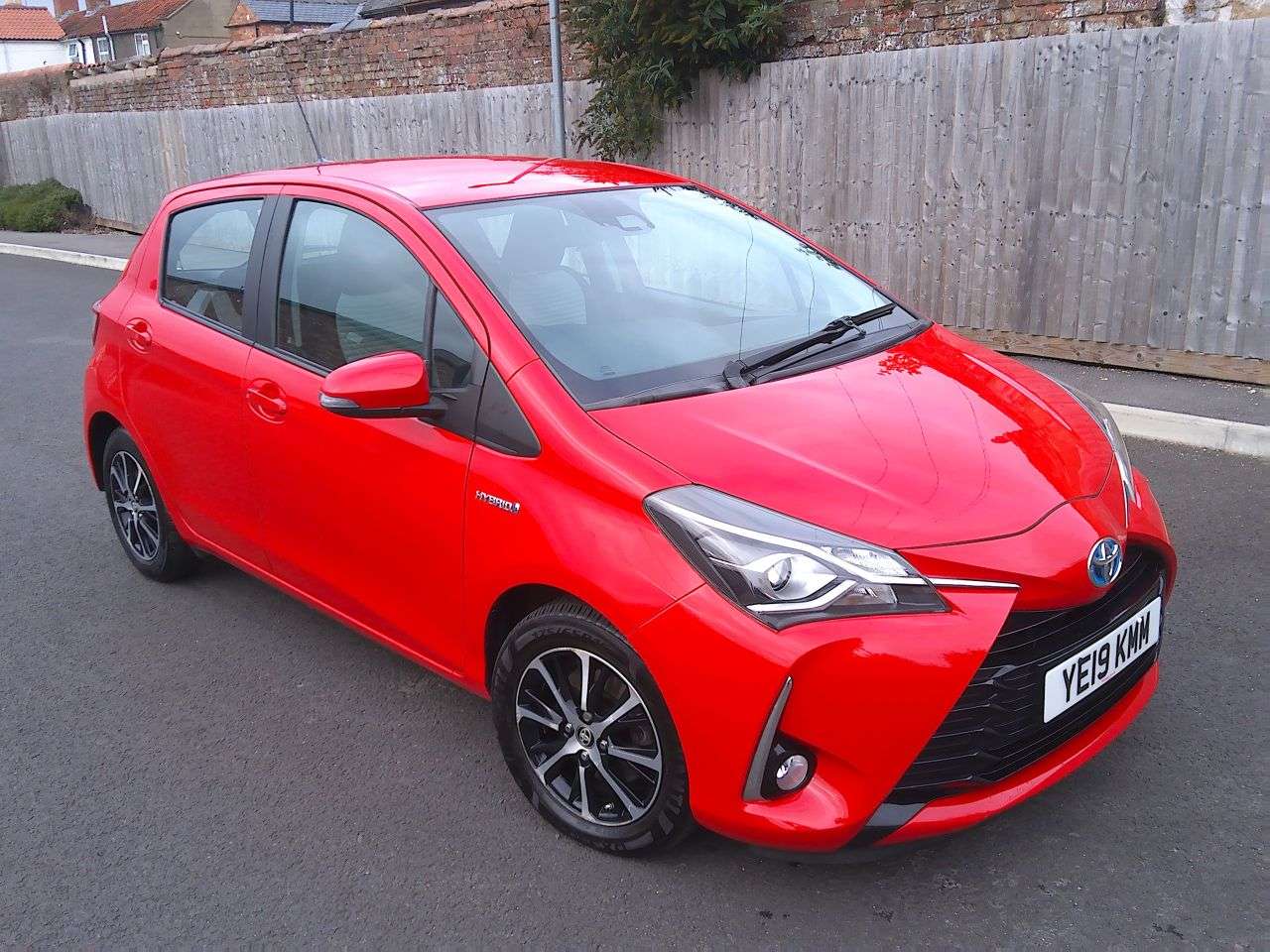 A 2019 TOYOTA YARIS 1.5 VVT-h Icon Tech Hatchback 5dr Petrol Hybrid E-CVT Euro 6 (s/s) (100 ps) A 2019 TOYOTA YARIS 1.5 VVT-h Icon Tech Hatchback 5dr Petrol Hybrid E-CVT Euro 6 (s/s) (100 ps)