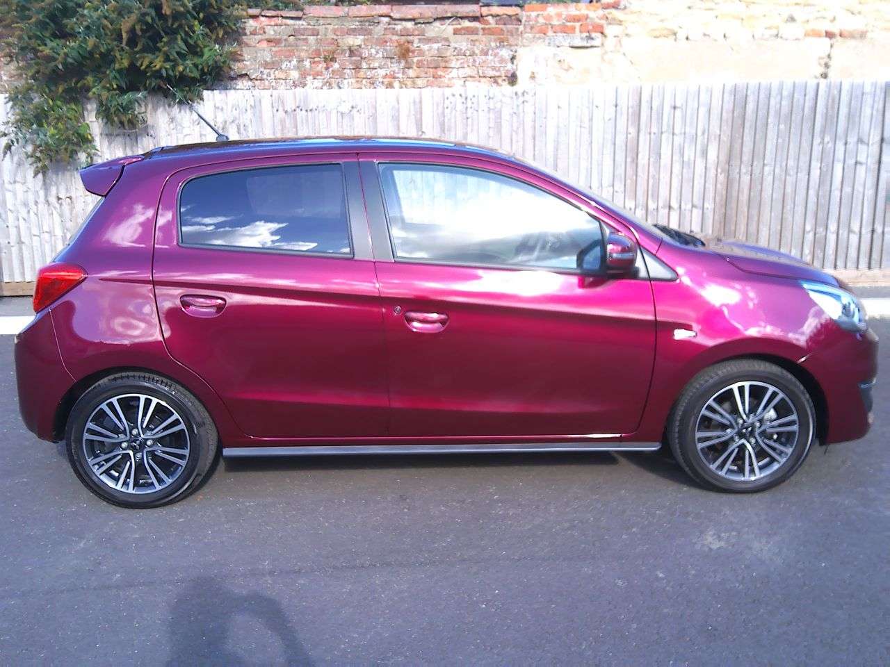 A 2019 MITSUBISHI MIRAGE 1.2 4 Hatchback 5dr Petrol Manual Euro 6 (s/s) (79 ps) NAV, CLIMATE, CRUISE A 2019 MITSUBISHI MIRAGE 1.2 4 Hatchback 5dr Petrol Manual Euro 6 (s/s) (79 ps) NAV, CLIMATE, CRUISE