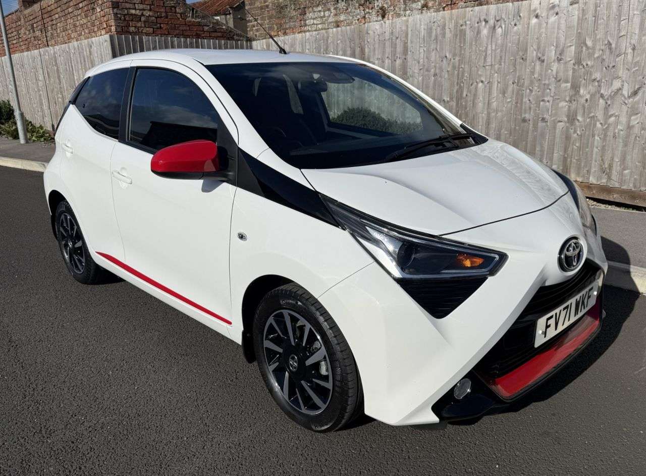 A 2021 TOYOTA AYGO 1.0 VVT-i x-trend Hatchback 5dr Petrol Manual Euro 6 (s/s) (71 ps) V LOW MI A 2021 TOYOTA AYGO 1.0 VVT-i x-trend Hatchback 5dr Petrol Manual Euro 6 (s/s) (71 ps) V LOW MI