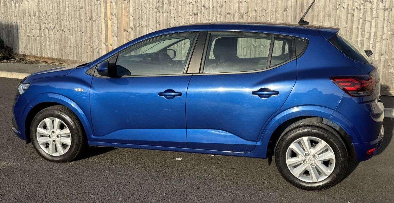 A 2022 DACIA SANDERO 1.0 TCe Comfort Hatchback 5dr Petrol Manual Euro 6 (s/s) (90 ps) SERVICE+12 A 2022 DACIA SANDERO 1.0 TCe Comfort Hatchback 5dr Petrol Manual Euro 6 (s/s) (90 ps) SERVICE+12