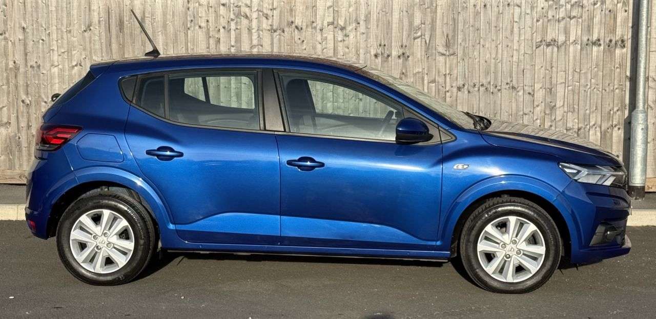 A 2022 DACIA SANDERO 1.0 TCe Comfort Hatchback 5dr Petrol Manual Euro 6 (s/s) (90 ps) SERVICE+12 A 2022 DACIA SANDERO 1.0 TCe Comfort Hatchback 5dr Petrol Manual Euro 6 (s/s) (90 ps) SERVICE+12