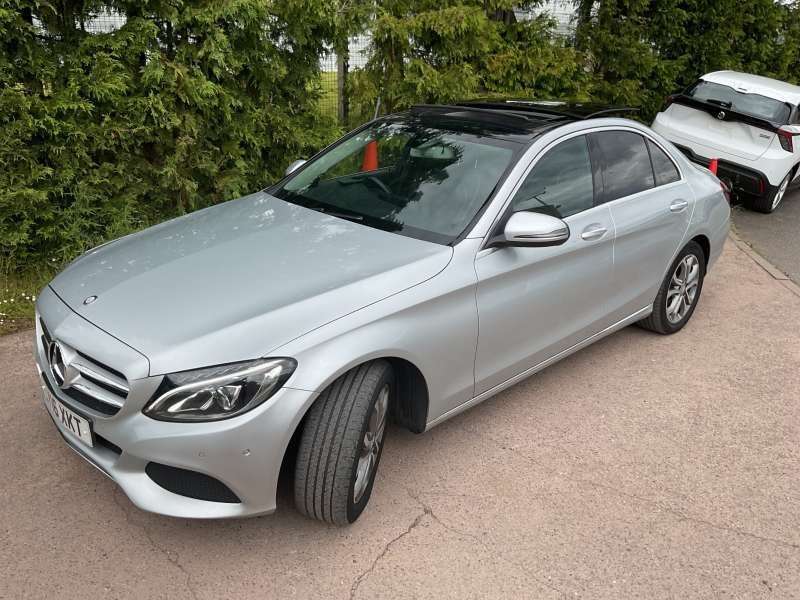 A 2016 MERCEDES-BENZ C CLASS 1.6 C200 D SPORT PREMIUM 4d 136 BHP PANORAMIC ROOF, REVERSE CAMERA, HEA A 2016 MERCEDES-BENZ C CLASS 1.6 C200 D SPORT PREMIUM 4d 136 BHP PANORAMIC ROOF, REVERSE CAMERA, HEA