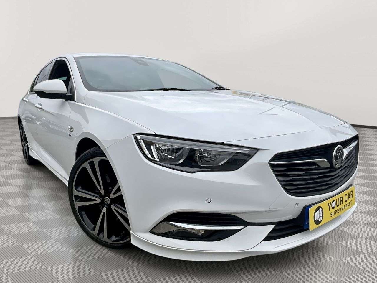 A 2018 VAUXHALL INSIGNIA 2.0 Turbo D BlueInjection SRi VX Line Nav Grand Sport 5dr Diesel Manual Eur A 2018 VAUXHALL INSIGNIA 2.0 Turbo D BlueInjection SRi VX Line Nav Grand Sport 5dr Diesel Manual Eur