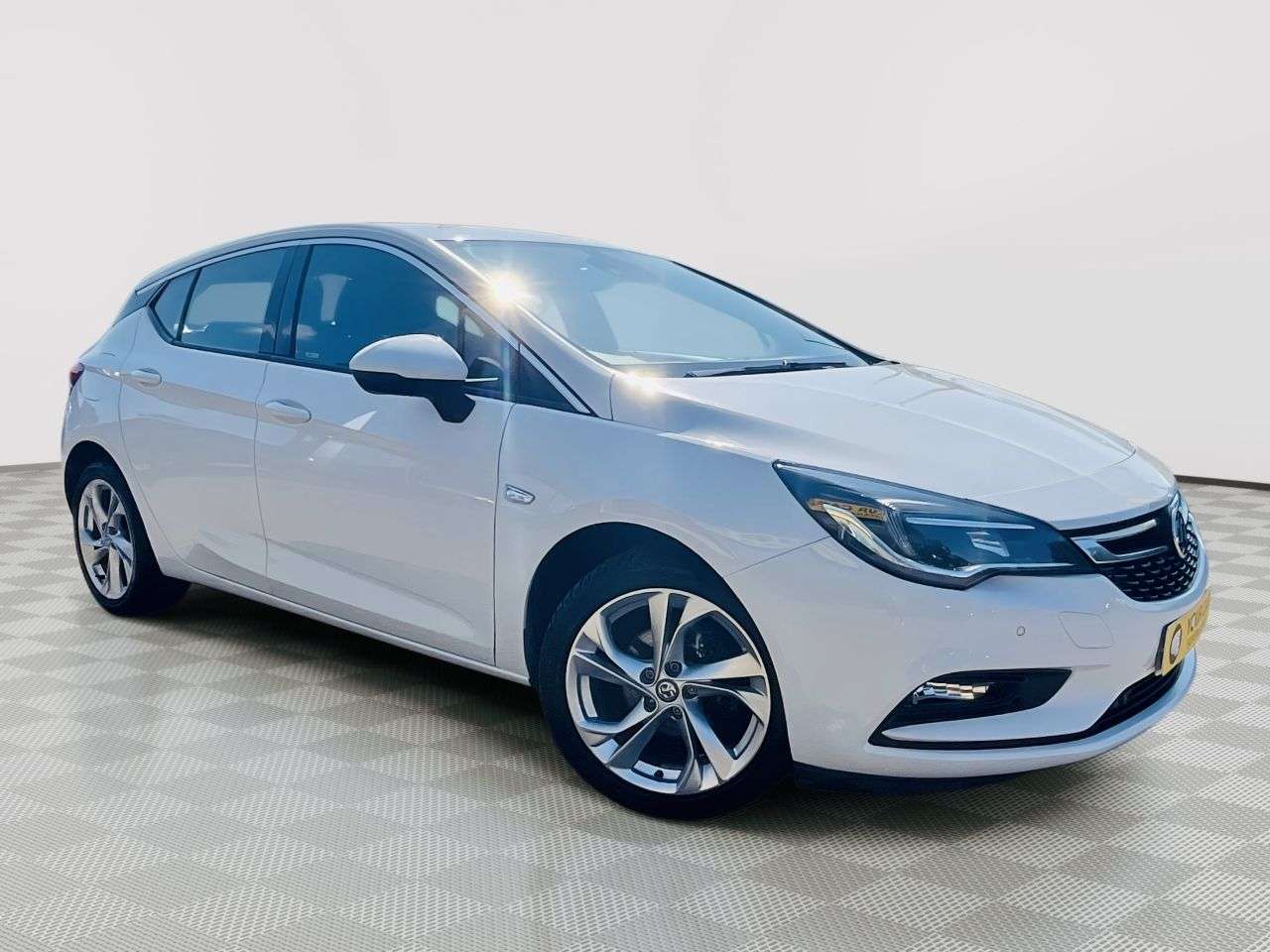 A 2016 VAUXHALL ASTRA 1.4i Turbo SRi Nav Hatchback 5dr Petrol Auto Euro 6 (s/s) (150 ps) A 2016 VAUXHALL ASTRA 1.4i Turbo SRi Nav Hatchback 5dr Petrol Auto Euro 6 (s/s) (150 ps)