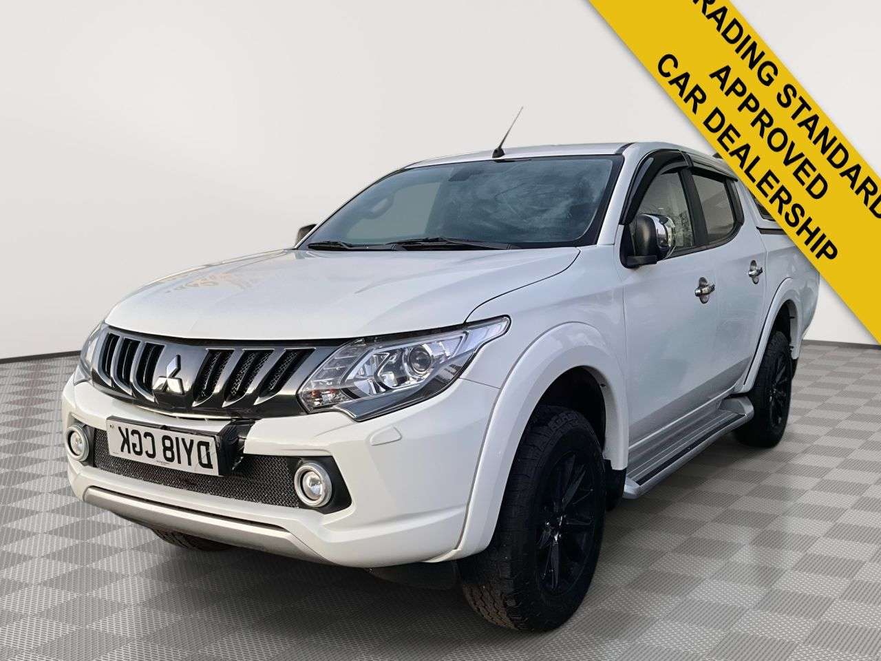 A 2018 MITSUBISHI L200 2.4 DI-D DC Barbarian Pickup Double Cab 4dr Diesel Manual 4WD Euro 6 (178 p A 2018 MITSUBISHI L200 2.4 DI-D DC Barbarian Pickup Double Cab 4dr Diesel Manual 4WD Euro 6 (178 p