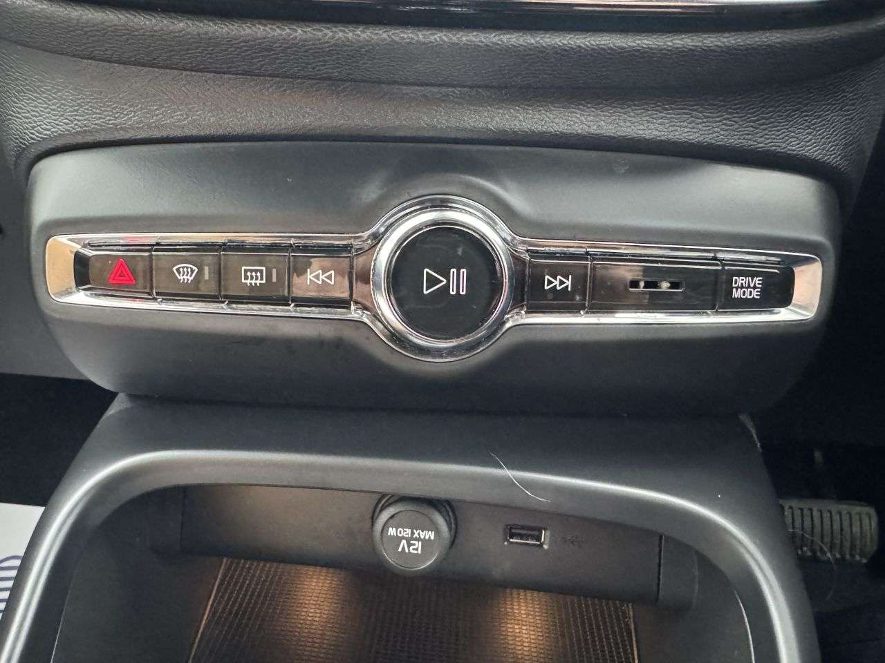 2020 VOLVO XC40 2020 VOLVO XC40