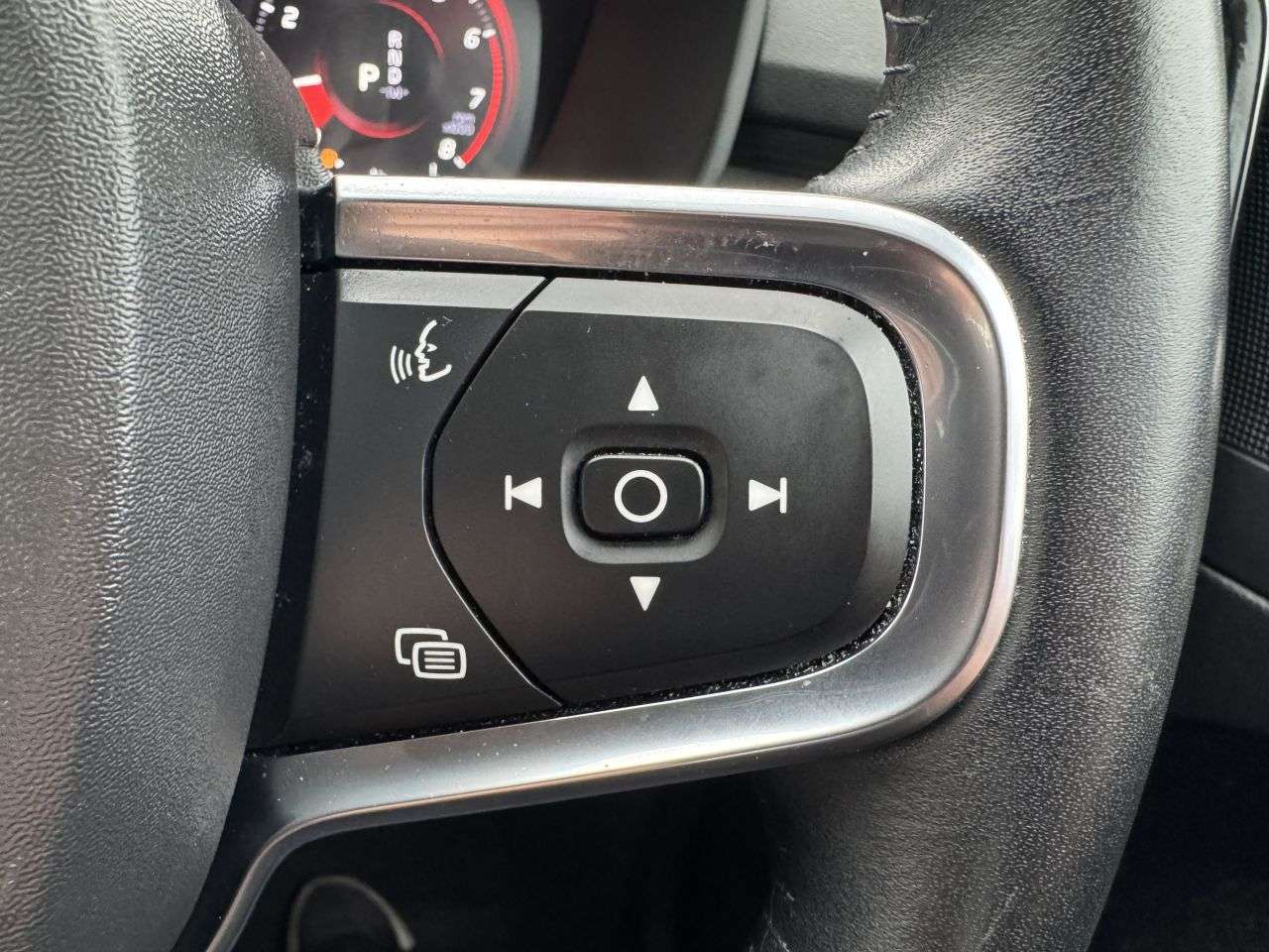 2020 VOLVO XC40 2020 VOLVO XC40