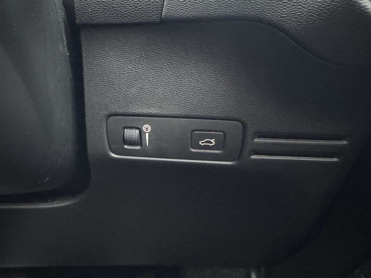 2020 VOLVO XC40 2020 VOLVO XC40