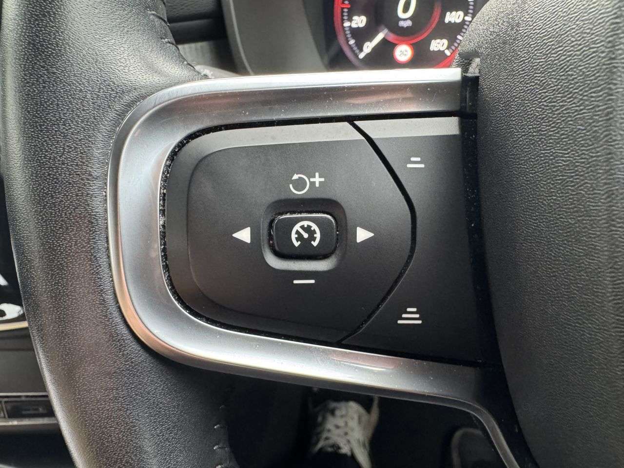 2020 VOLVO XC40 2020 VOLVO XC40