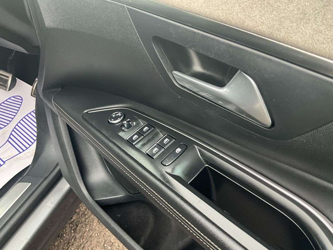 2021 PEUGEOT 5008 2021 PEUGEOT 5008