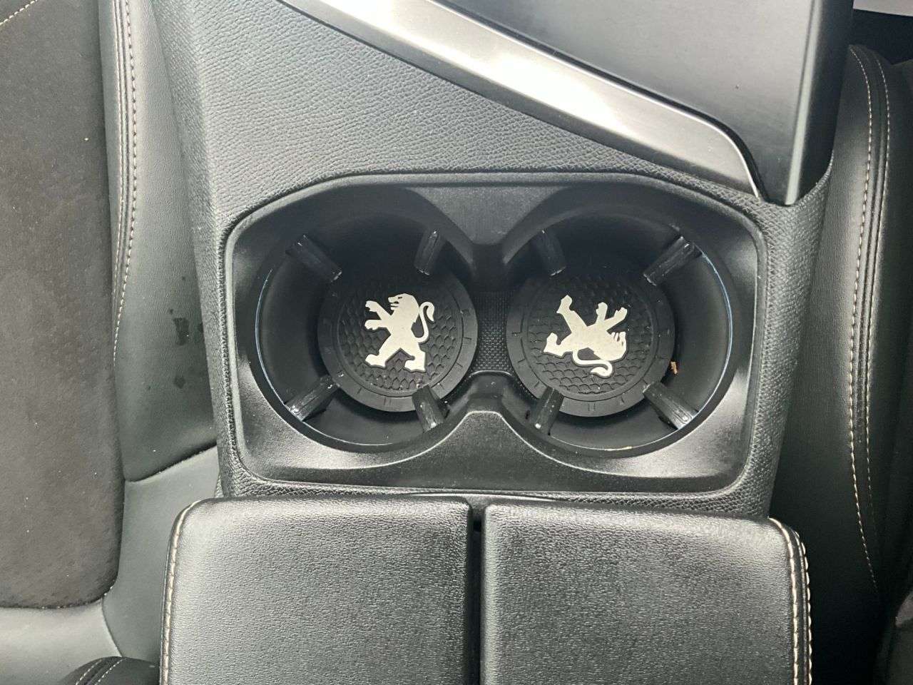 2021 PEUGEOT 5008 2021 PEUGEOT 5008