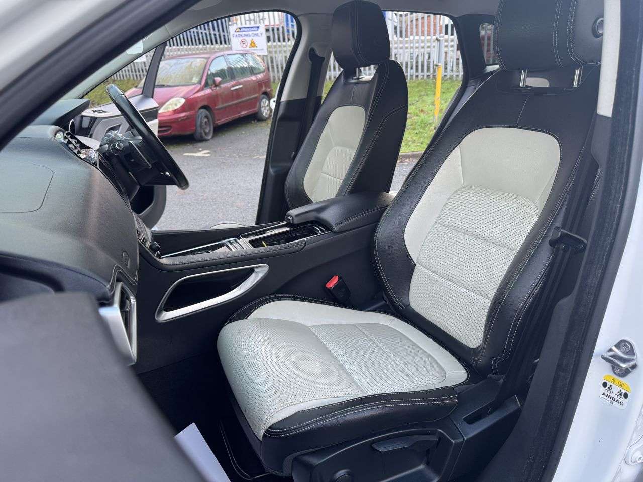 2018 JAGUAR F-PACE 2018 JAGUAR F-PACE