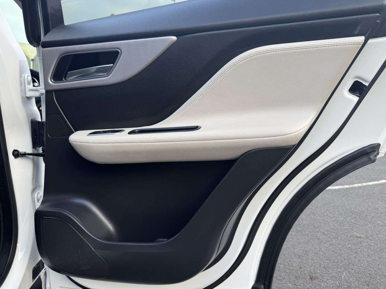 2018 JAGUAR F-PACE 2018 JAGUAR F-PACE