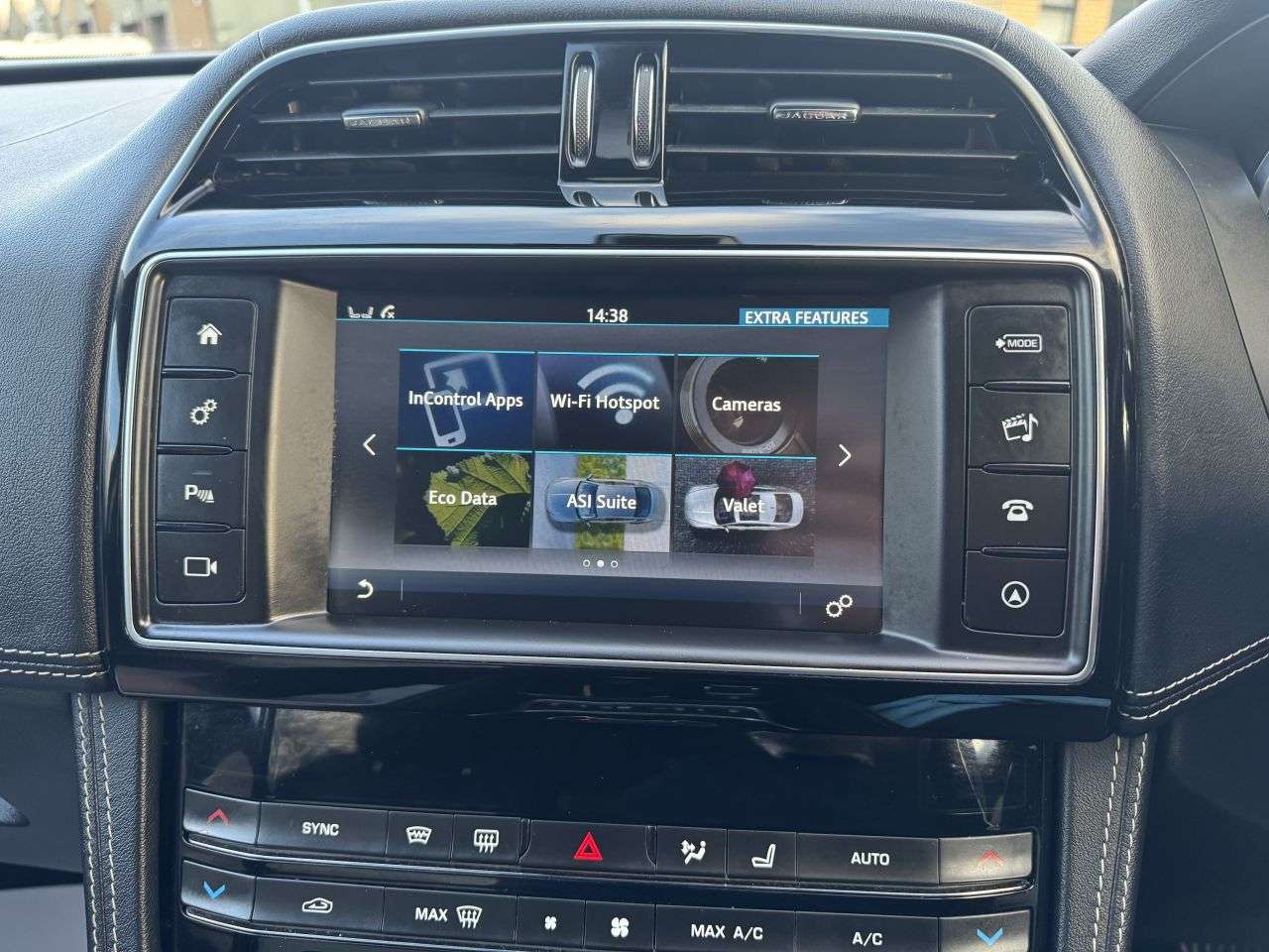 2018 JAGUAR F-PACE 2018 JAGUAR F-PACE