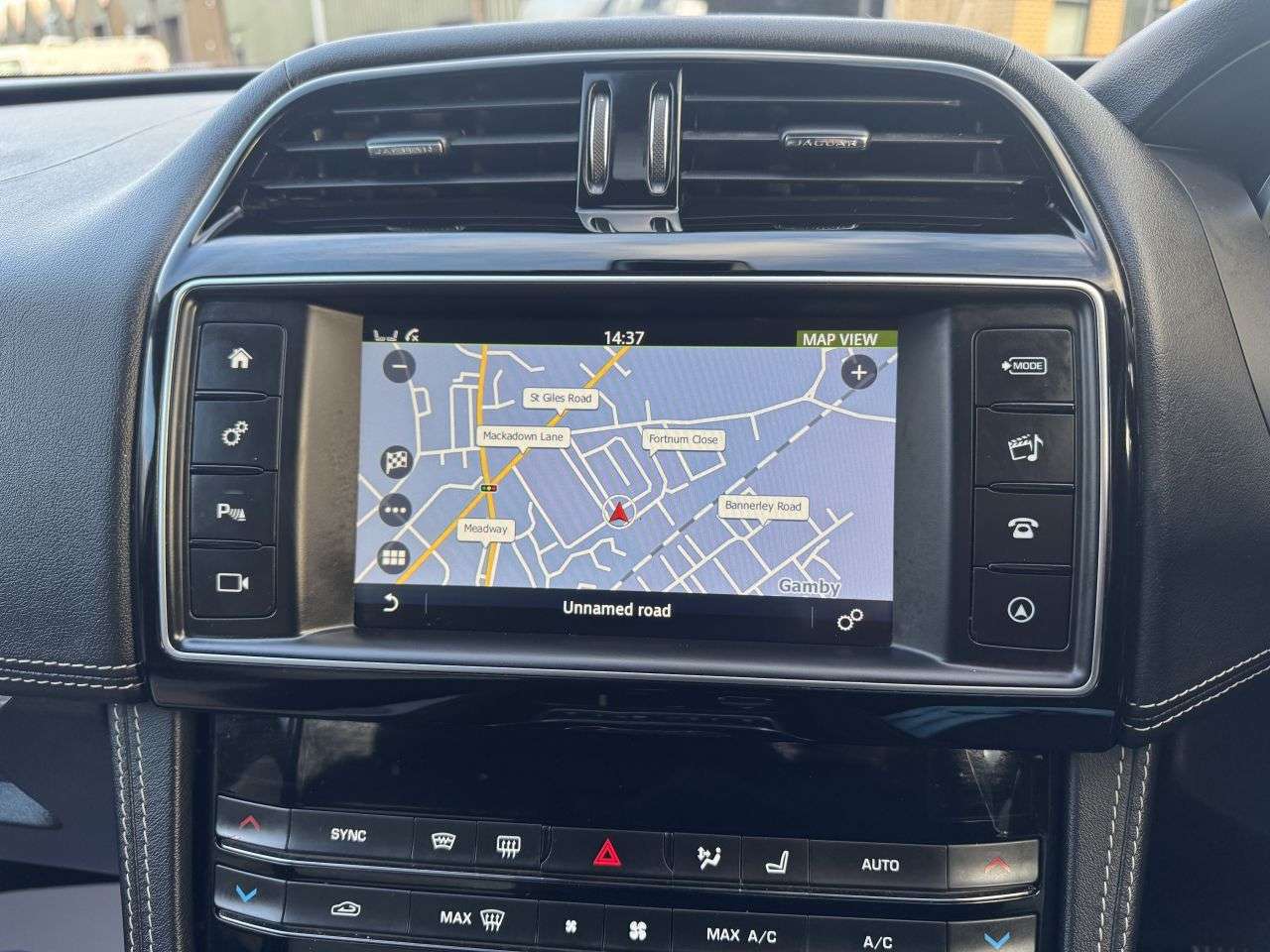 2018 JAGUAR F-PACE 2018 JAGUAR F-PACE