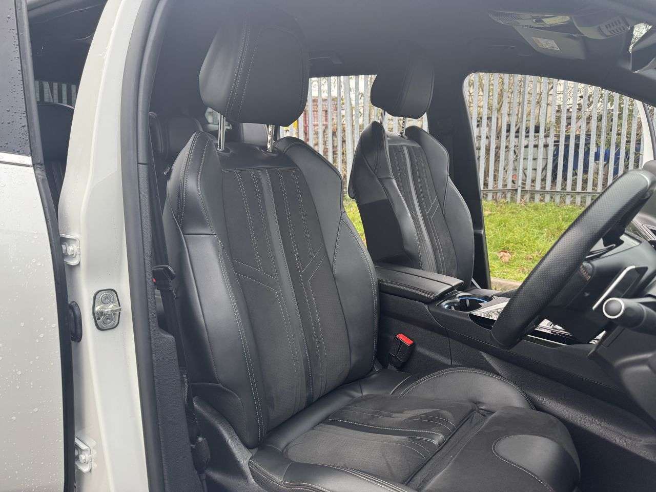 2021 PEUGEOT 5008 2021 PEUGEOT 5008