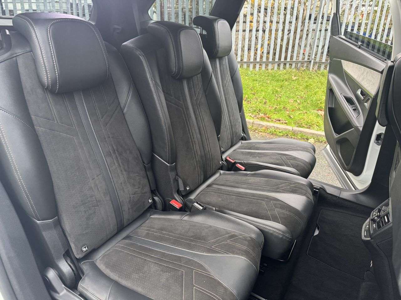 2021 PEUGEOT 5008 2021 PEUGEOT 5008