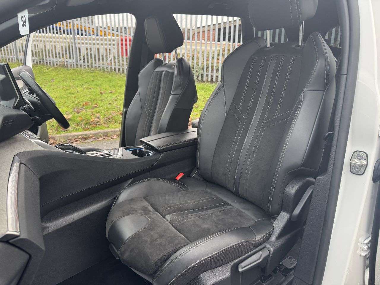 2021 PEUGEOT 5008 2021 PEUGEOT 5008