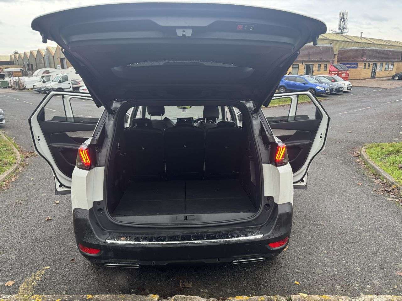 2021 PEUGEOT 5008 2021 PEUGEOT 5008