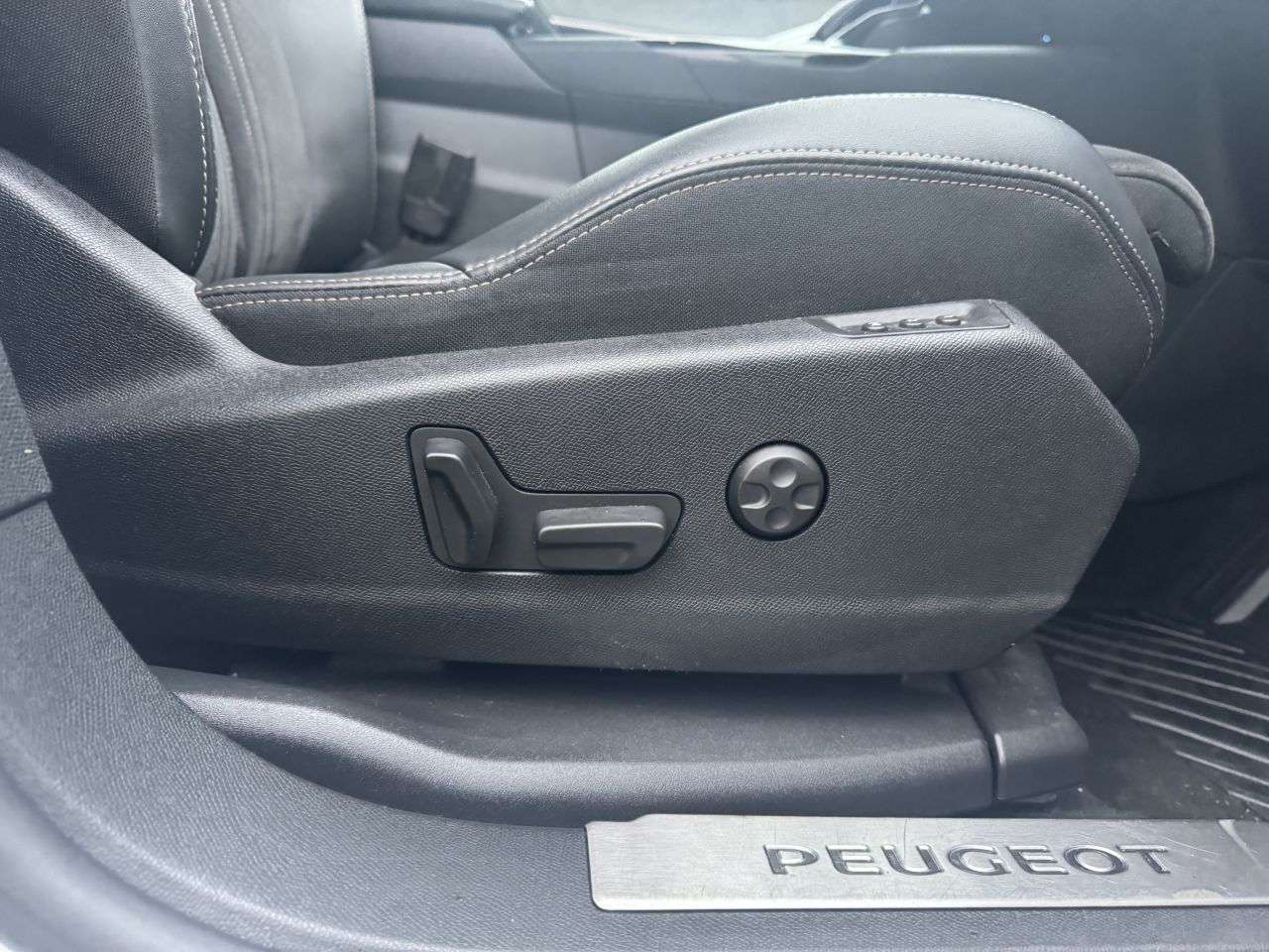 2021 PEUGEOT 5008 2021 PEUGEOT 5008