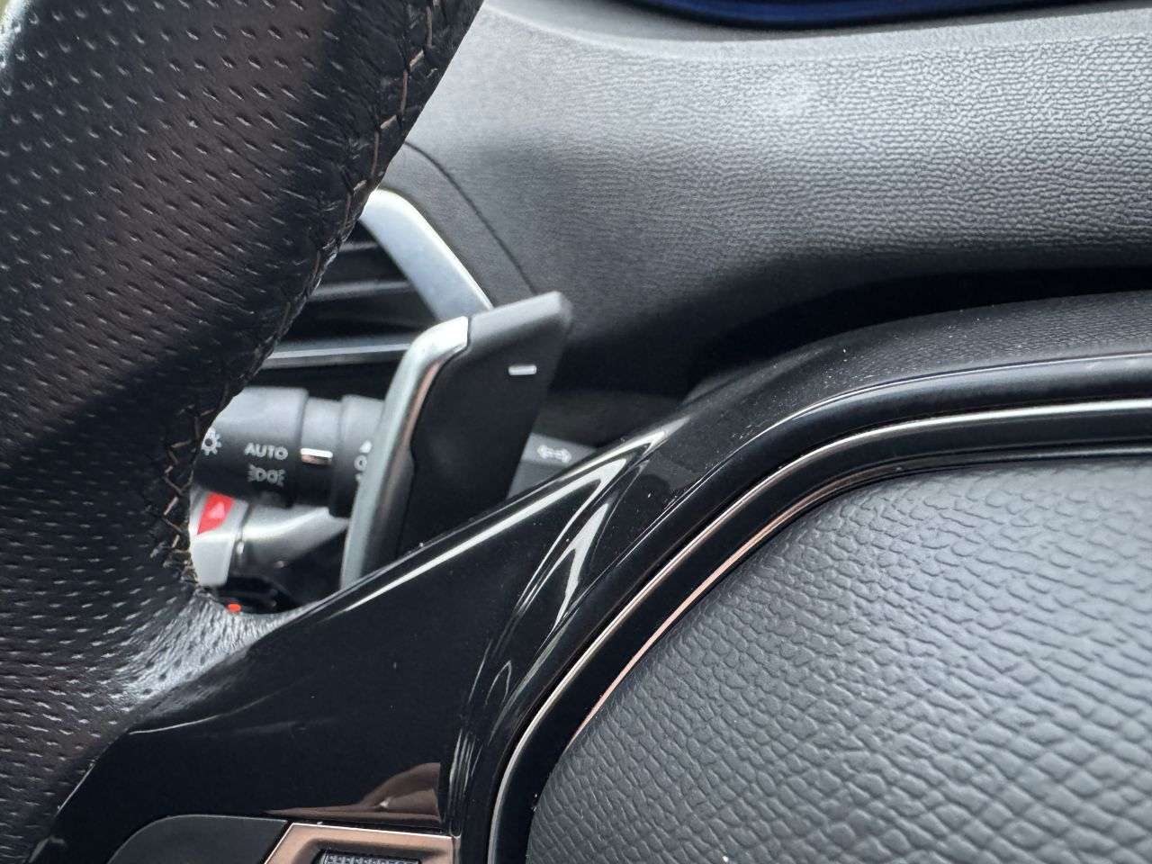 2021 PEUGEOT 5008 2021 PEUGEOT 5008