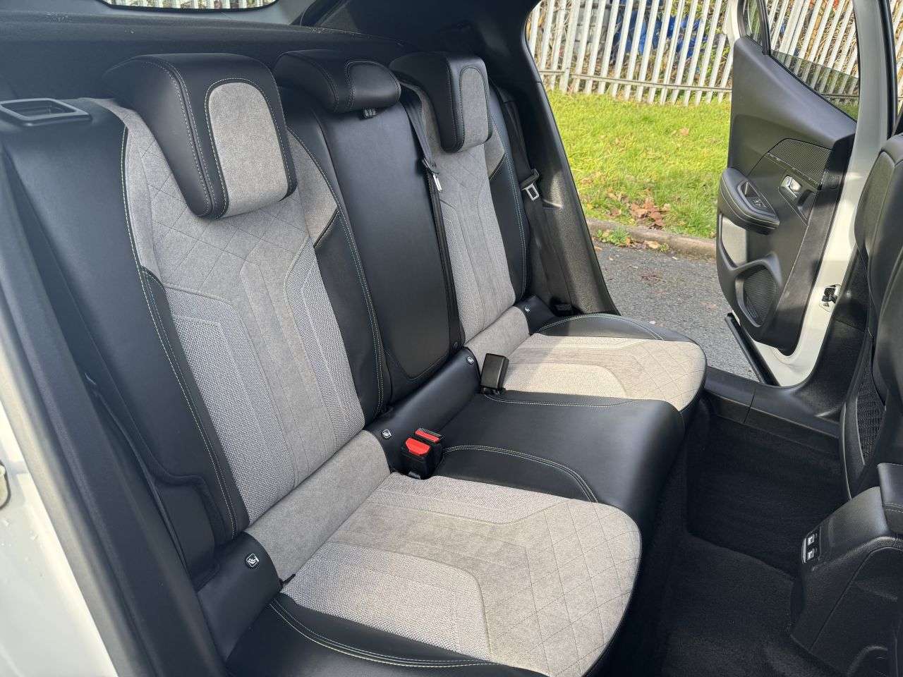 2021 PEUGEOT E-2008 2021 PEUGEOT E-2008