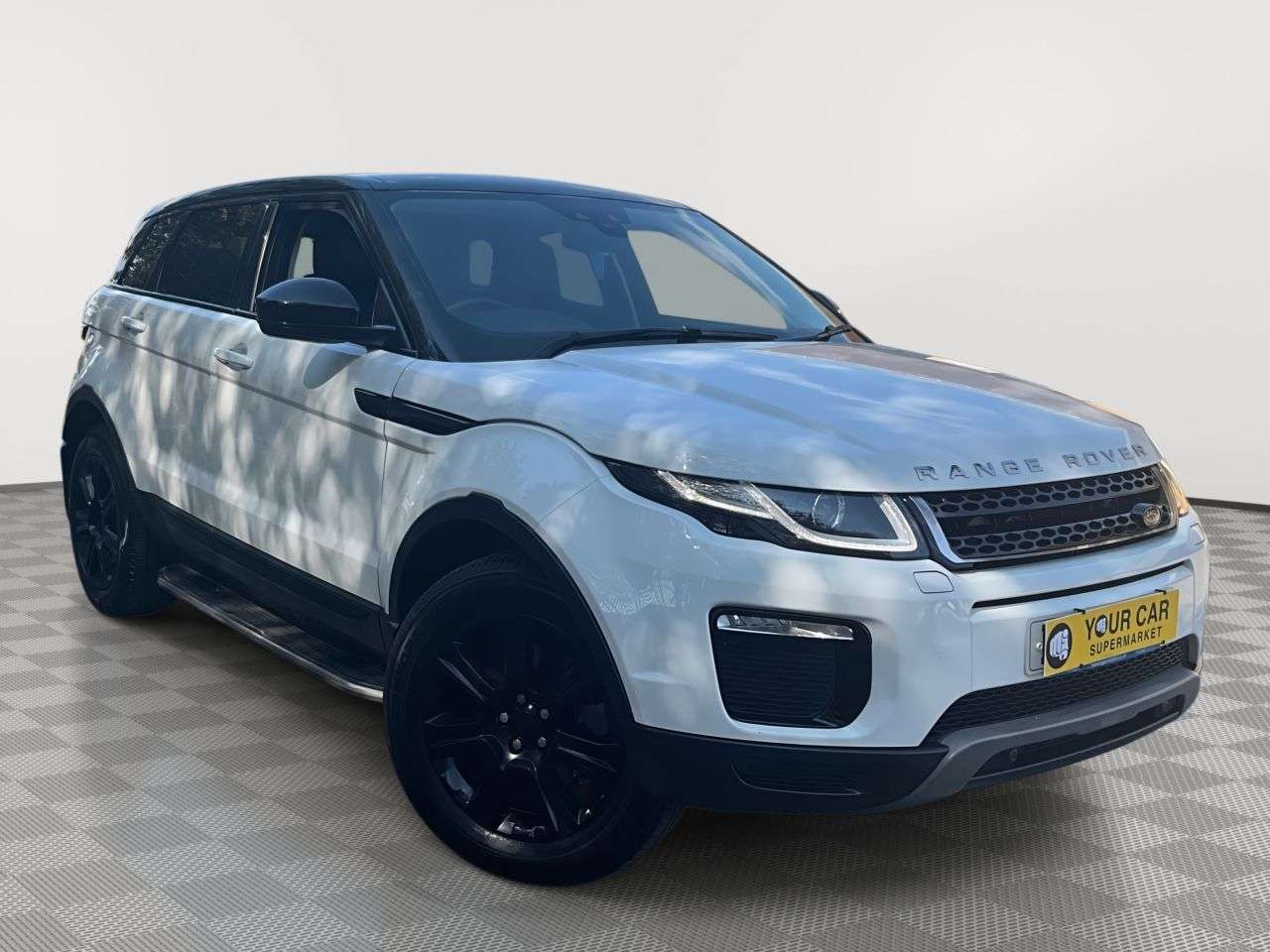 A 2019 LAND ROVER RANGE ROVER EVOQUE 2.0 TD4 SE Tech SUV 5dr Diesel Auto 4WD Euro 6 (s/s) (180 ps) A 2019 LAND ROVER RANGE ROVER EVOQUE 2.0 TD4 SE Tech SUV 5dr Diesel Auto 4WD Euro 6 (s/s) (180 ps)