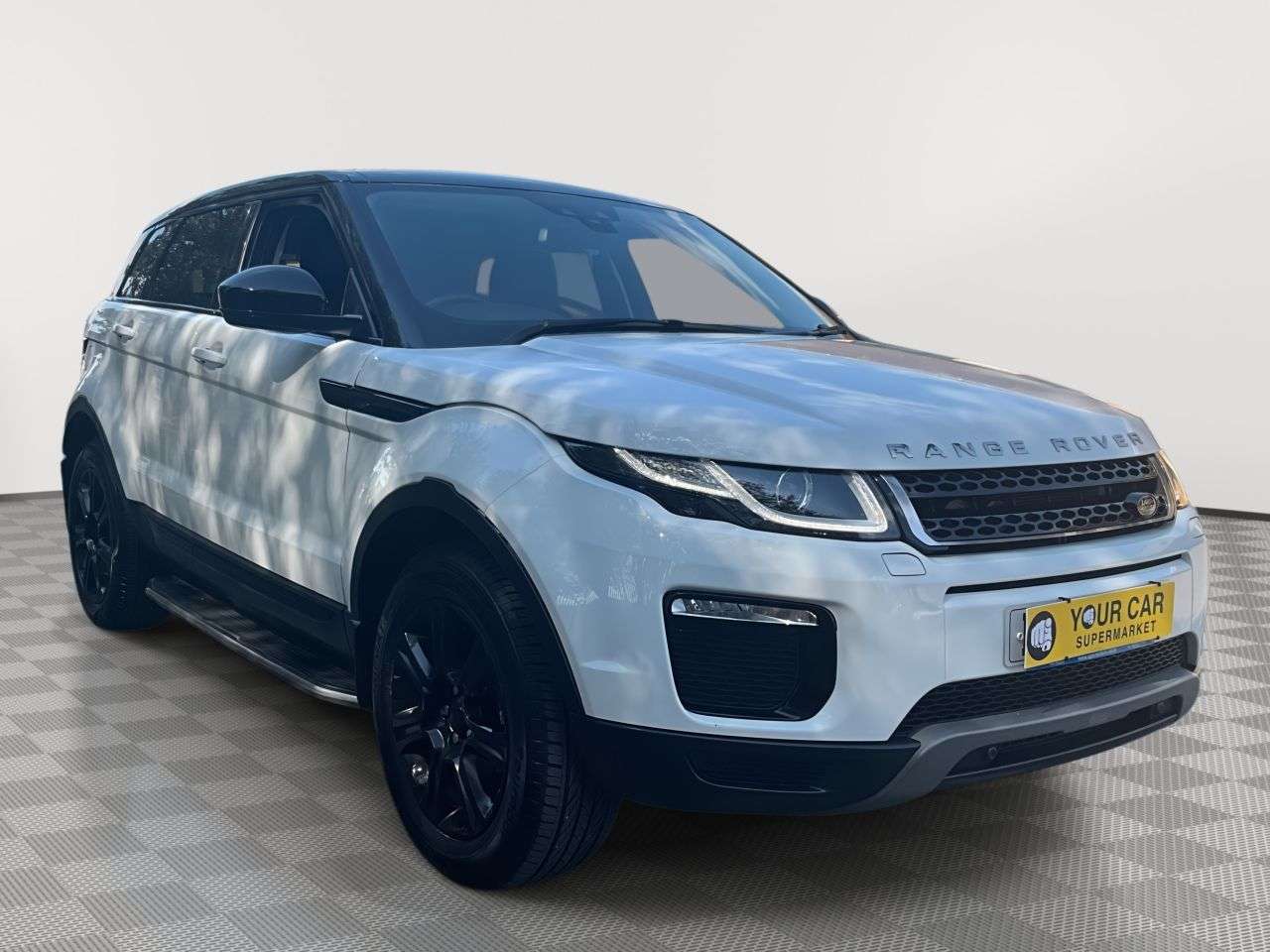 A 2019 LAND ROVER RANGE ROVER EVOQUE 2.0 TD4 SE Tech SUV 5dr Diesel Auto 4WD Euro 6 (s/s) (180 ps) A 2019 LAND ROVER RANGE ROVER EVOQUE 2.0 TD4 SE Tech SUV 5dr Diesel Auto 4WD Euro 6 (s/s) (180 ps)