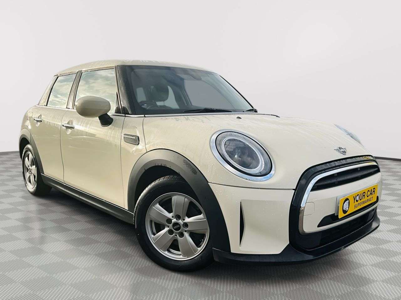 A 2021 MINI HATCH 1.5 Cooper Classic Hatchback 5dr Petrol Manual Euro 6 (s/s) (136 ps) 2 KEEP A 2021 MINI HATCH 1.5 Cooper Classic Hatchback 5dr Petrol Manual Euro 6 (s/s) (136 ps) 2 KEEP