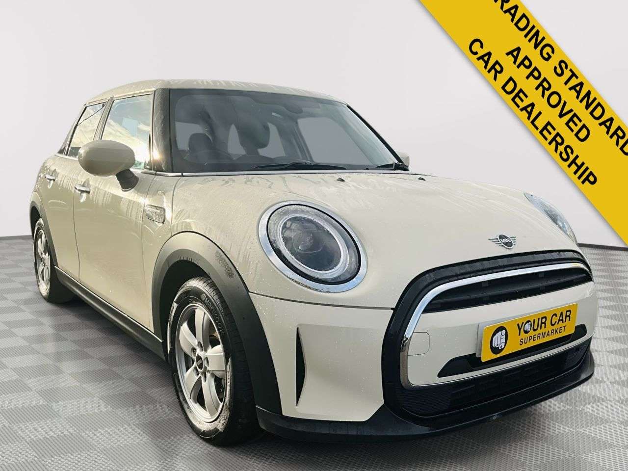 A 2021 MINI HATCH 1.5 Cooper Classic Hatchback 5dr Petrol Manual Euro 6 (s/s) (136 ps) 2 KEEP A 2021 MINI HATCH 1.5 Cooper Classic Hatchback 5dr Petrol Manual Euro 6 (s/s) (136 ps) 2 KEEP