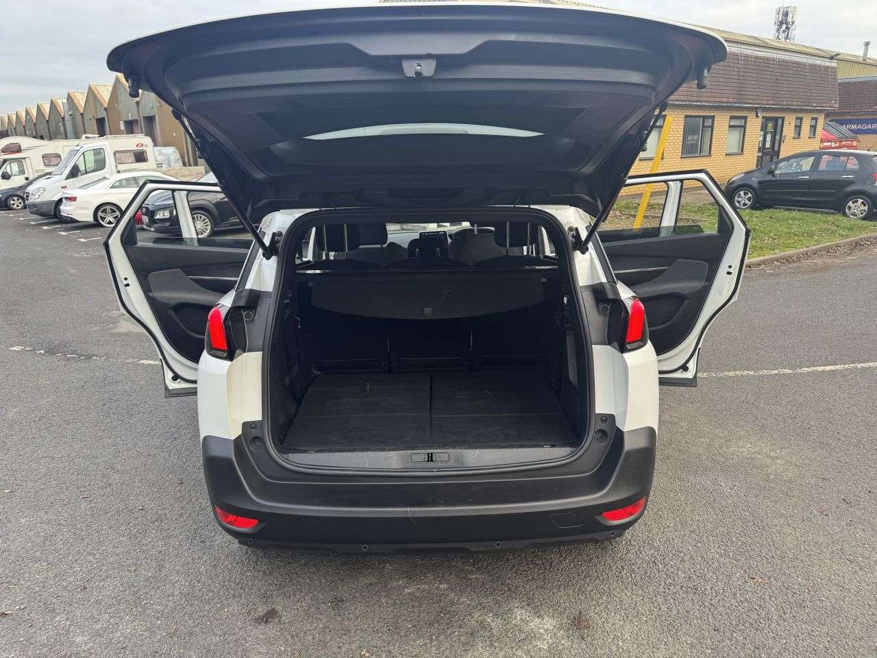 2023 PEUGEOT 5008 2023 PEUGEOT 5008