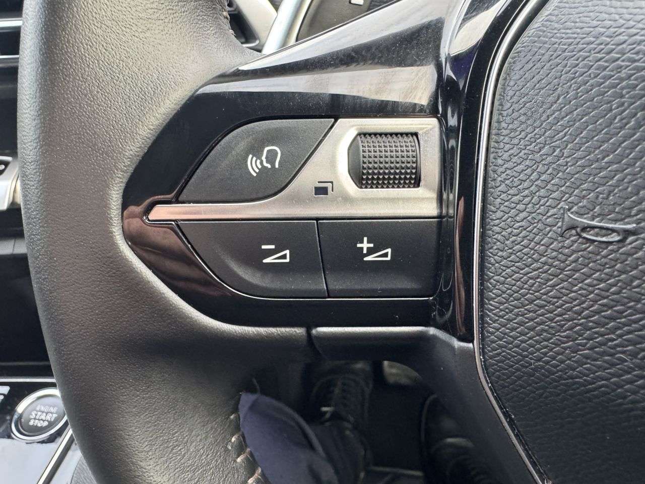 2023 PEUGEOT 5008 2023 PEUGEOT 5008