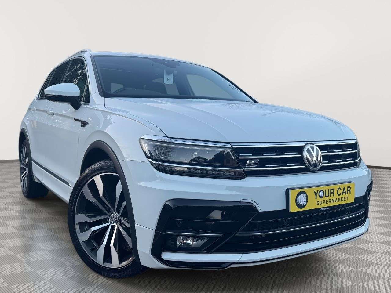 A 2018 VOLKSWAGEN TIGUAN 2.0 TDI R-Line SUV 5dr Diesel DSG Euro 6 (s/s) (150 ps) A 2018 VOLKSWAGEN TIGUAN 2.0 TDI R-Line SUV 5dr Diesel DSG Euro 6 (s/s) (150 ps)