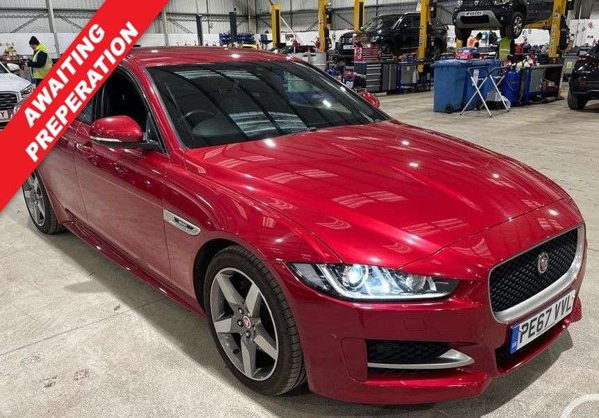 A 2017 JAGUAR XE 2.0d R-Sport Saloon 4dr Diesel Auto Euro 6 (s/s) (180 ps) A 2017 JAGUAR XE 2.0d R-Sport Saloon 4dr Diesel Auto Euro 6 (s/s) (180 ps)