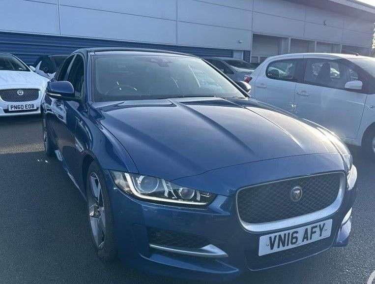 A 2016 JAGUAR XE 2.0d R-Sport Saloon 4dr Diesel Manual Euro 6 (s/s) (180 ps) A 2016 JAGUAR XE 2.0d R-Sport Saloon 4dr Diesel Manual Euro 6 (s/s) (180 ps)