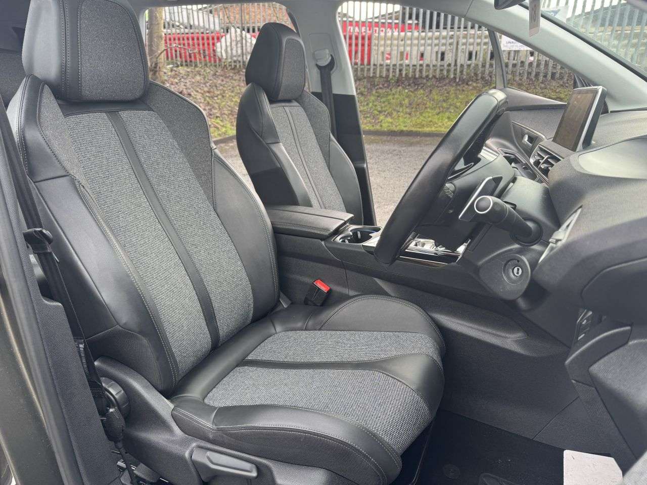 2021 PEUGEOT 5008 2021 PEUGEOT 5008