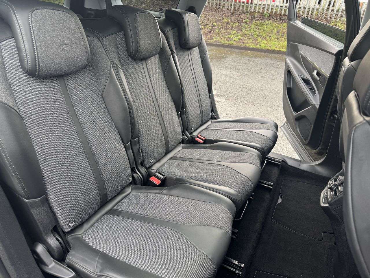 2021 PEUGEOT 5008 2021 PEUGEOT 5008