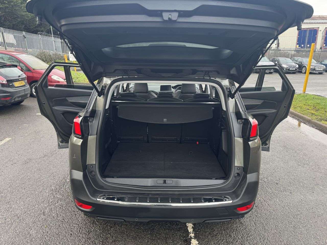 2021 PEUGEOT 5008 2021 PEUGEOT 5008