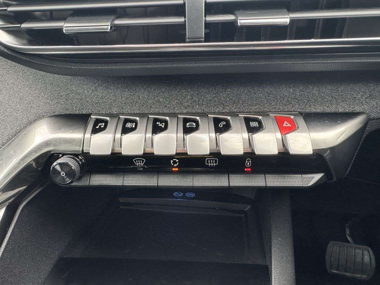 2021 PEUGEOT 5008 2021 PEUGEOT 5008