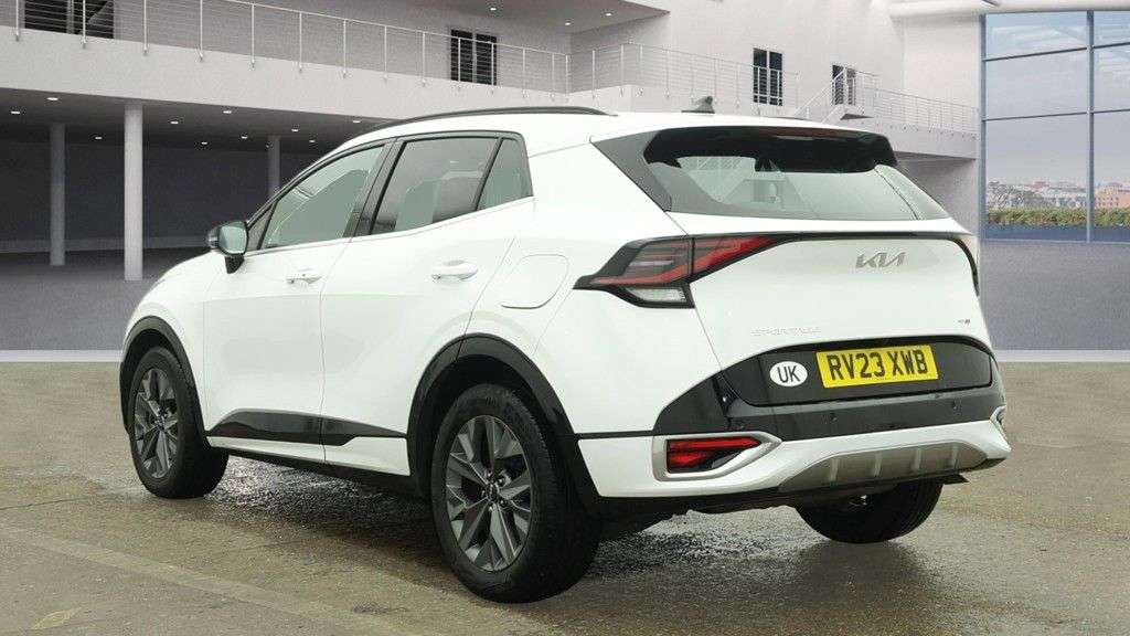 A 2023 KIA SPORTAGE 1.6 h T-GDi GT-Line SUV 5dr Petrol Hybrid Auto Euro 6 (s/s) (226 bhp) A 2023 KIA SPORTAGE 1.6 h T-GDi GT-Line SUV 5dr Petrol Hybrid Auto Euro 6 (s/s) (226 bhp)