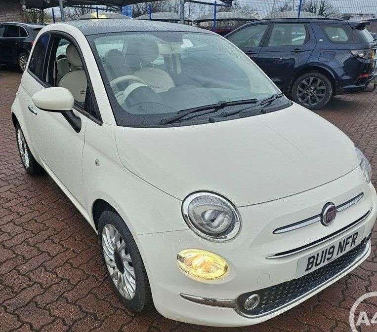 A 2019 FIAT 500 1.2 Lounge Hatchback 3dr Petrol Manual Euro 6 (s/s) (69 bhp) A 2019 FIAT 500 1.2 Lounge Hatchback 3dr Petrol Manual Euro 6 (s/s) (69 bhp)